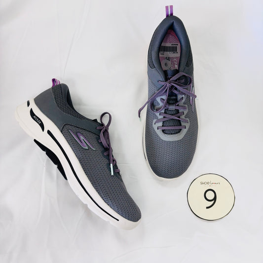 Skechers